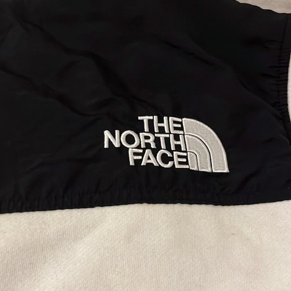 North Face X Supreme White & Black jacket size Medium - Picture 7 of 7